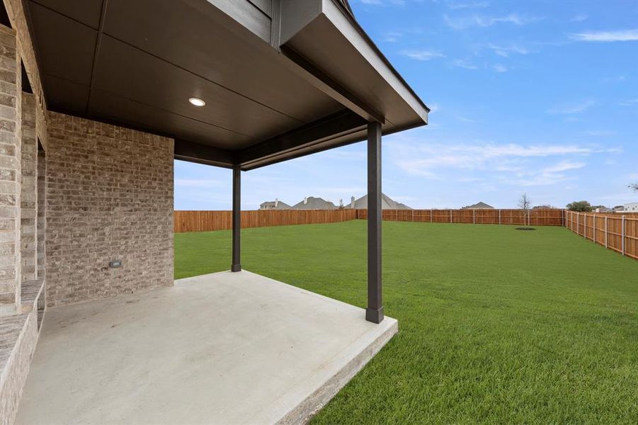 24_25. 719 Soprano - Patio