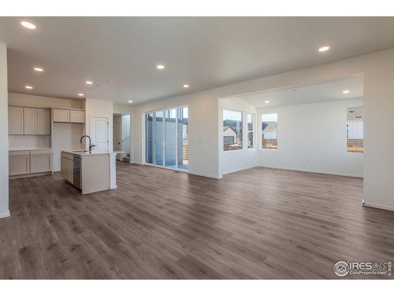 Spacious, unfurnished interior of a new home in , Timnath (Image 27).