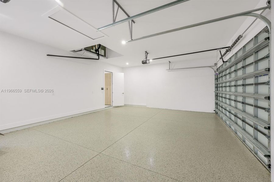 Spacious, unfurnished interior of a new home in , Cape Coral (Image 36).