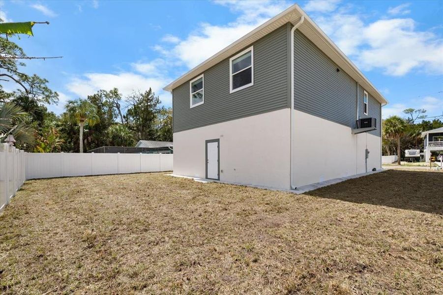 Exterior details and patio area of a home in , Hernando Beach (Image 3).