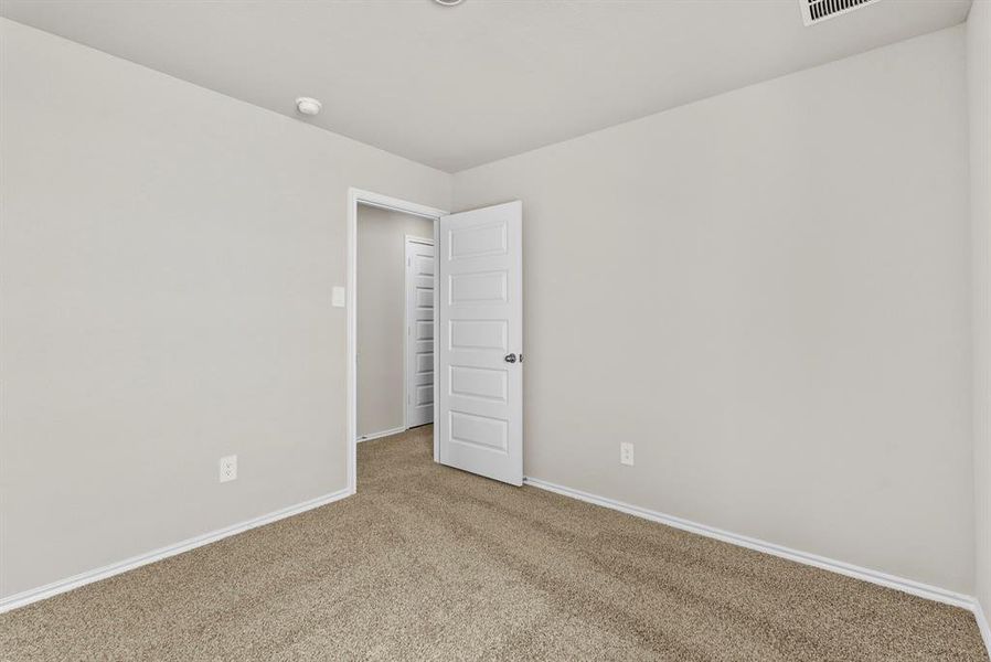 Spacious, unfurnished interior of a new home in Orchard Village, Fort Worth (Image 18).