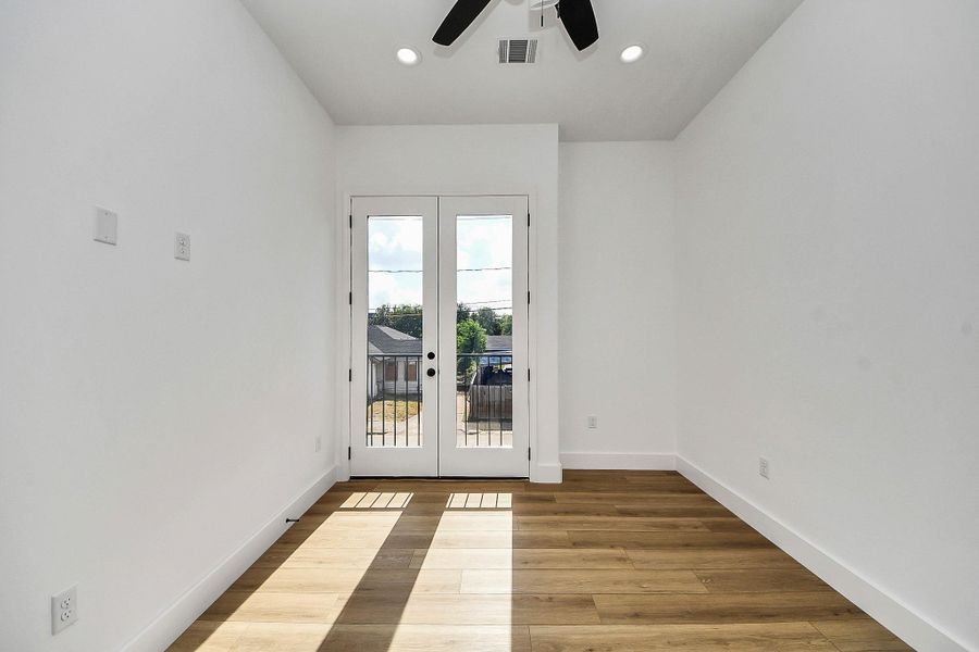 Bright and inviting guest bedroom featuring modern finishes, abundant natural light, and a clean, neutral design. A comfortable and versatile space perfect for hosting guests or creating a cozy retreat.