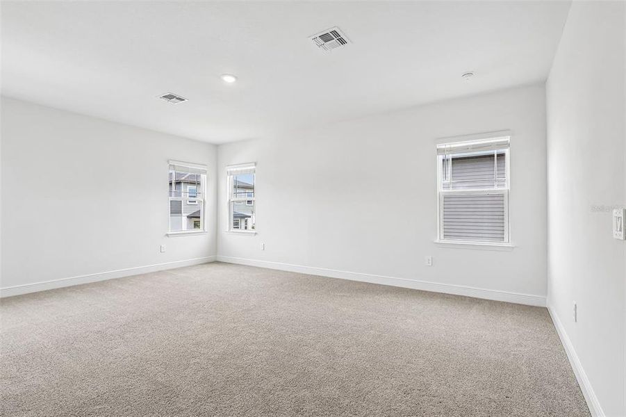 Spacious, unfurnished interior of a new home in Cyrene at Minneola, Minneola (Image 16).