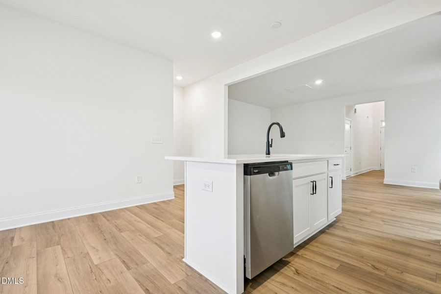 15-web-or-mls-Willow Cameron Wy-S0502-01