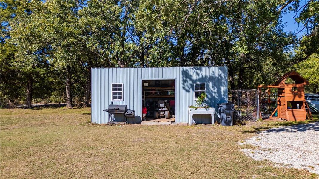 Exterior details and patio area of a home in , Wills Point (Image 21).