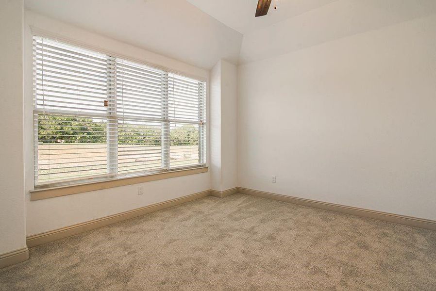 Spacious, unfurnished interior of a new home in , Sherman (Image 20).