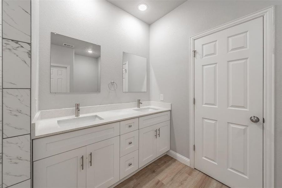 Furnished interior view inside a new home in , Cleburne (Image 13).