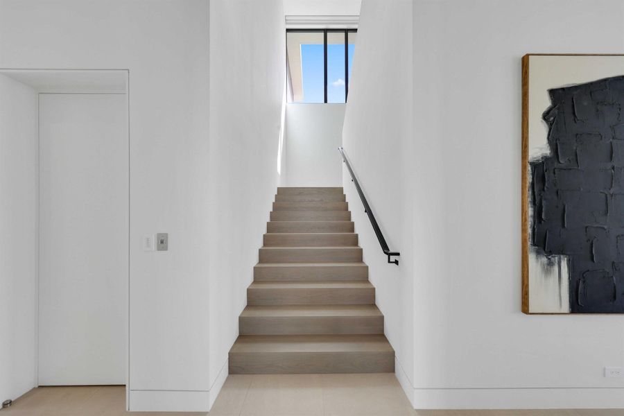 Spacious, unfurnished interior of a new home in , Palm Beach Gardens (Image 26).