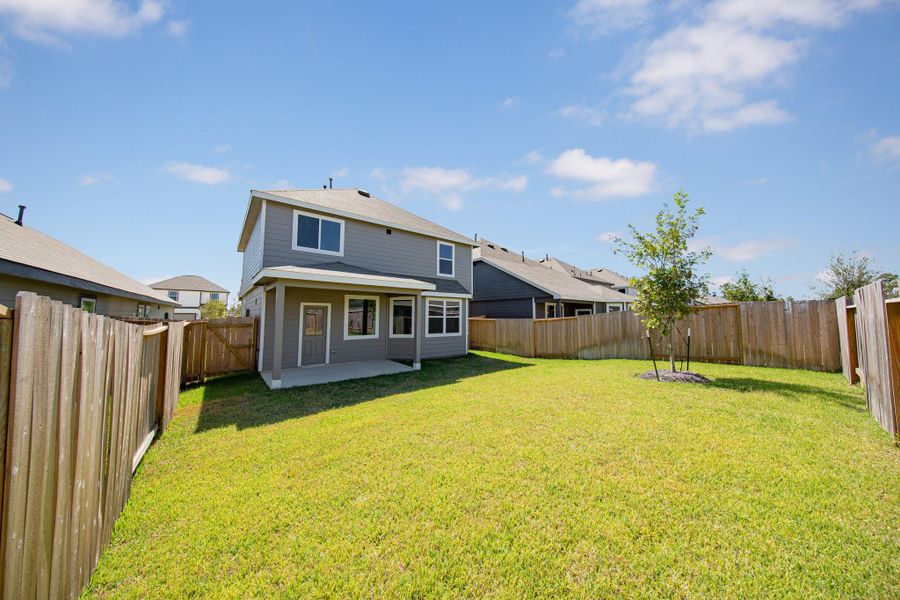 Exterior details and patio area of a home in Cliffstone Hills, Conroe (Image 1). Exterior details and patio area of a home in Cliffstone Hills, Conroe (Image 1).