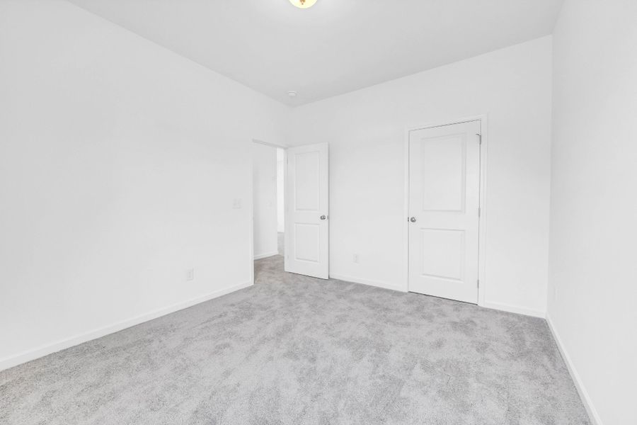 Spacious, unfurnished interior of a new home in The Oaks, Clarksville (Image 27).