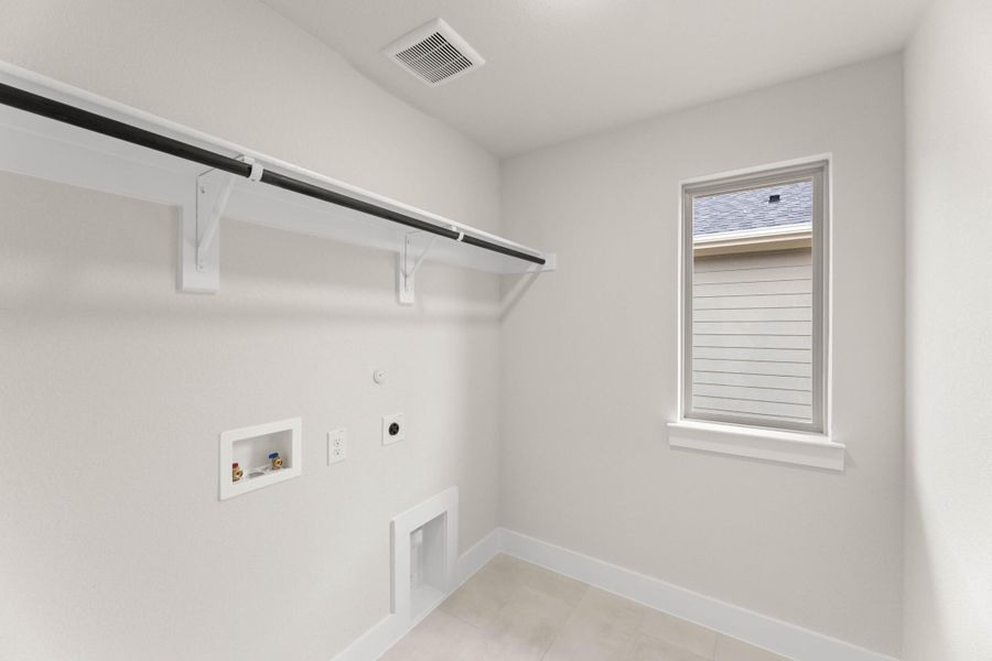 Spacious, unfurnished interior of a new home in Treeline, Justin (Image 21).