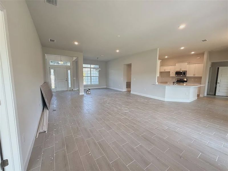 Spacious, unfurnished interior of a new home in South Gulf Cove, Port Charlotte (Image 15).