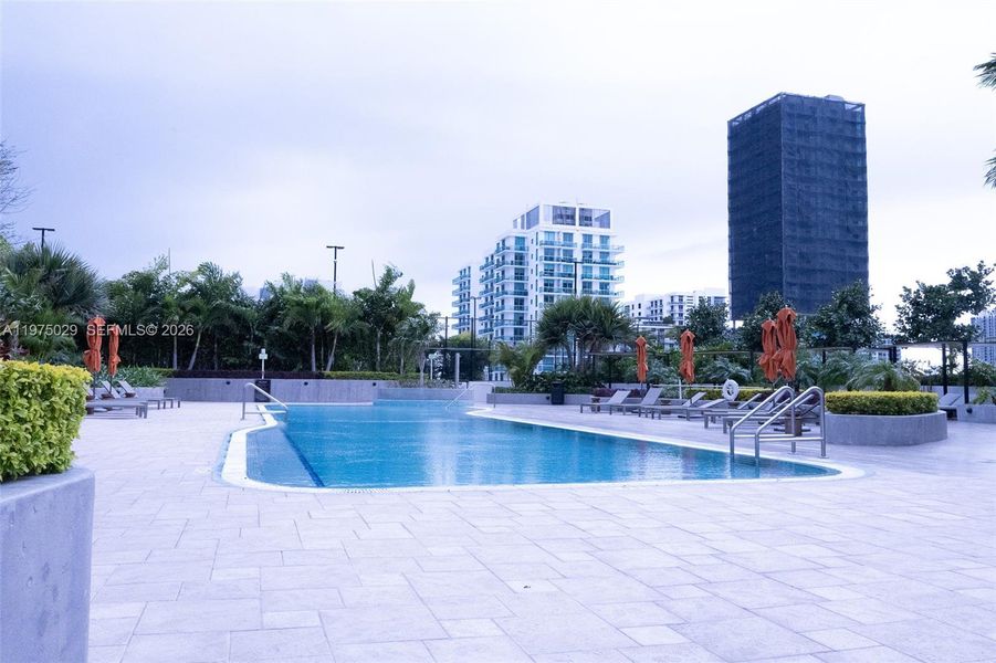 Condo located in Miami, FL showcasing its design and architecture (Image 4).