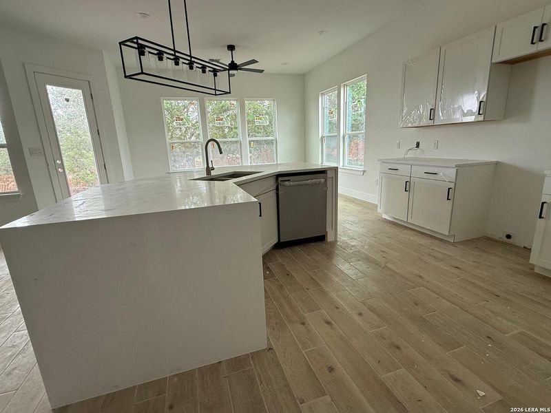 Spacious, unfurnished interior of a new home in , Blanco (Image 9).