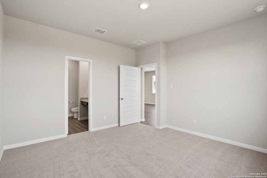 Spacious, unfurnished interior of a new home in Hickory Ridge, Elmendorf (Image 22). Spacious, unfurnished interior of a new home in Hickory Ridge, Elmendorf (Image 22).