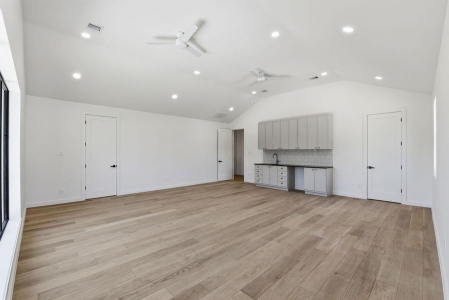Spacious, unfurnished interior of a new home in , Houston (Image 45).