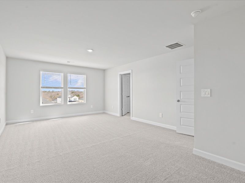 Spacious, unfurnished interior of a new home in Brayfield Manor - Signature Collection, Wellford (Image 16).