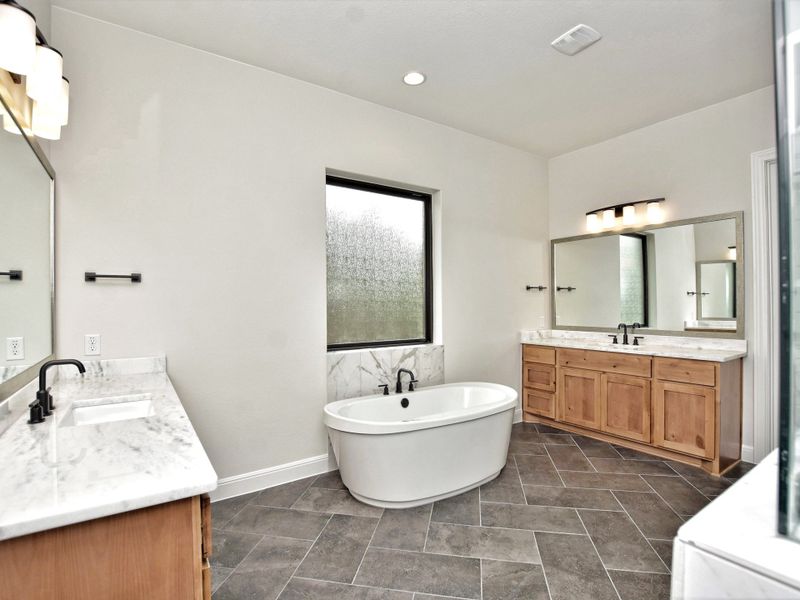 Representative furnished interior of a home built from the Santa Barbara II by Giddens Homes in Scofield Farms Estates, Georgetown (Image 78).