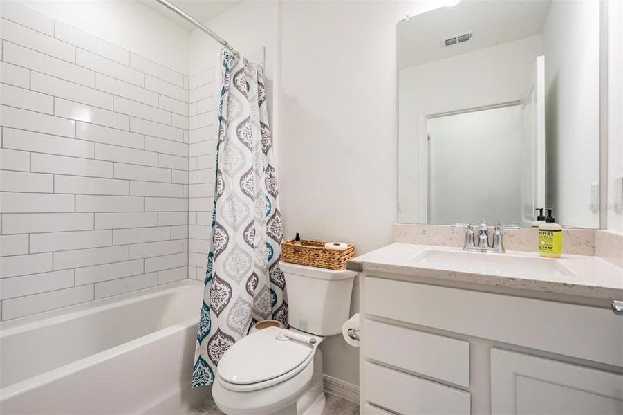 Furnished interior view inside a new home in , Land O' Lakes (Image 10).