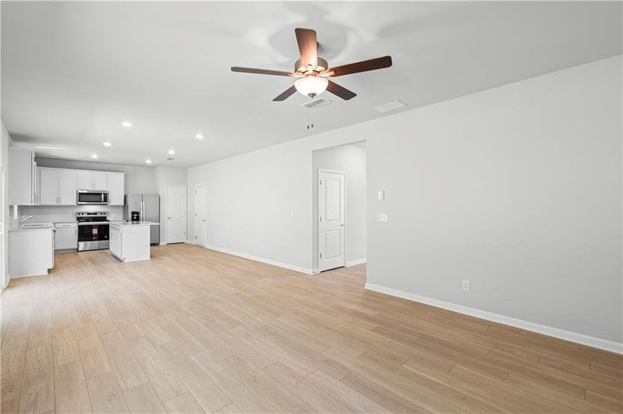 Spacious, unfurnished interior of a new home in Avery Ridge, Gainesville (Image 13). Spacious, unfurnished interior of a new home in Avery Ridge, Gainesville (Image 13).