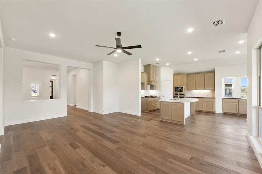 Spacious, unfurnished interior of a new home in Abe's Landing, Granbury (Image 20).