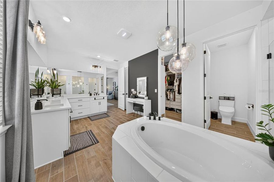 Furnished interior view inside a new home in , Wesley Chapel (Image 26).