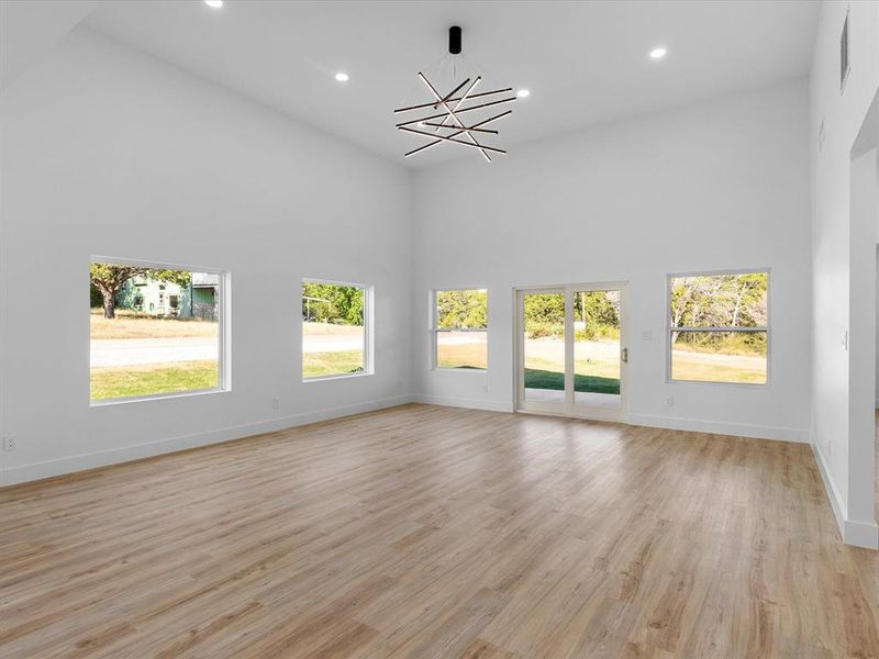 Spacious, unfurnished interior of a new home in , Granbury (Image 18).