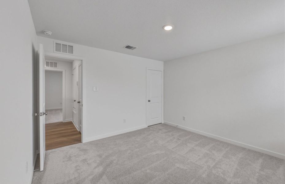 Spacious, unfurnished interior of a new home in Skyview, Belton (Image 19).