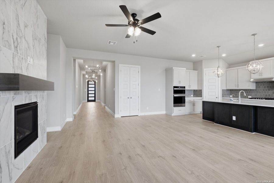 Spacious, unfurnished interior of a new home in Esperanza, Boerne (Image 10).