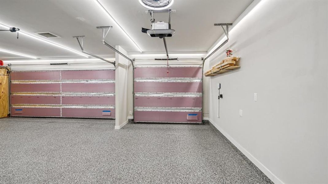 Spacious, unfurnished interior of a new home in Sycamore Cove, Hickory Creek (Image 19).