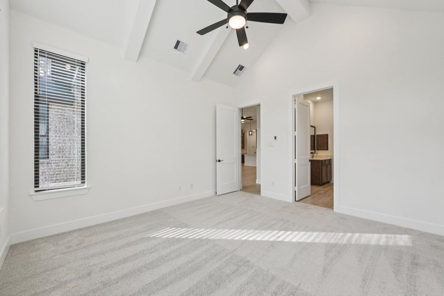Spacious, unfurnished interior of a new home in Wood Leaf Reserve, Tomball (Image 40).