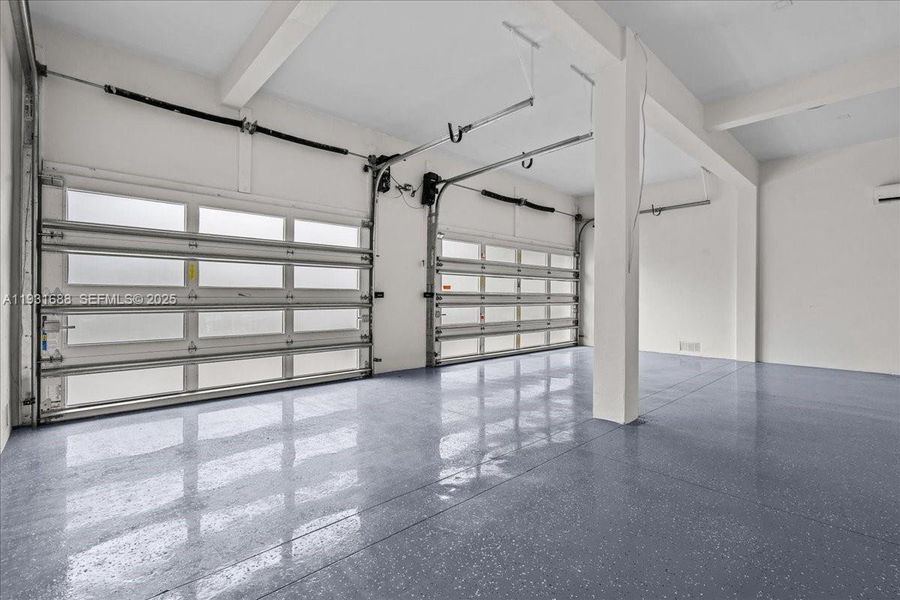 Spacious, unfurnished interior of a new home in , Naples (Image 35).