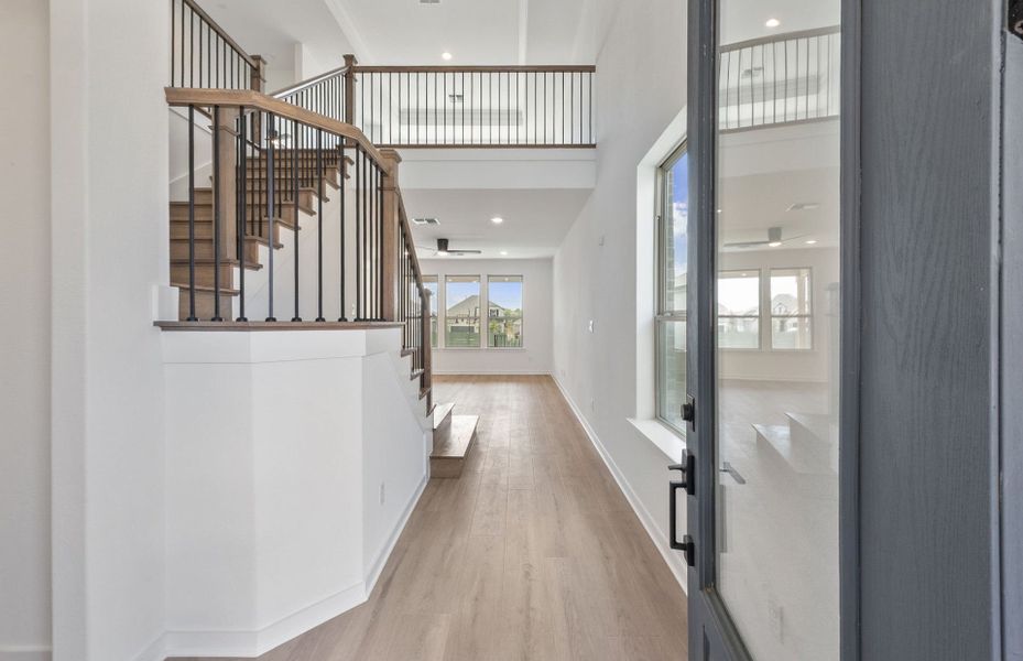 Spacious, unfurnished interior of a new home in Wolf Ranch, Georgetown (Image 43).