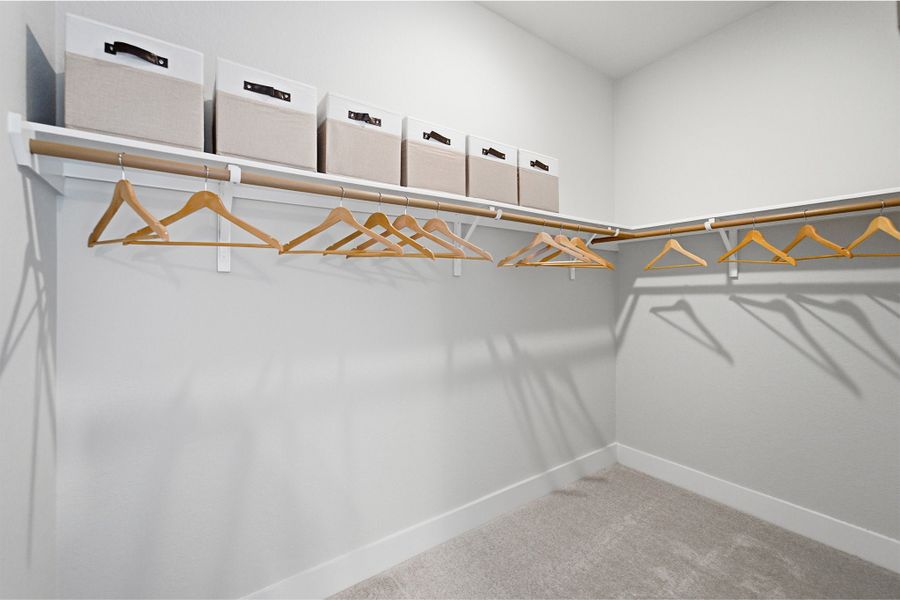 Spacious, unfurnished interior of a new home in Sunfield, Buda (Image 19).