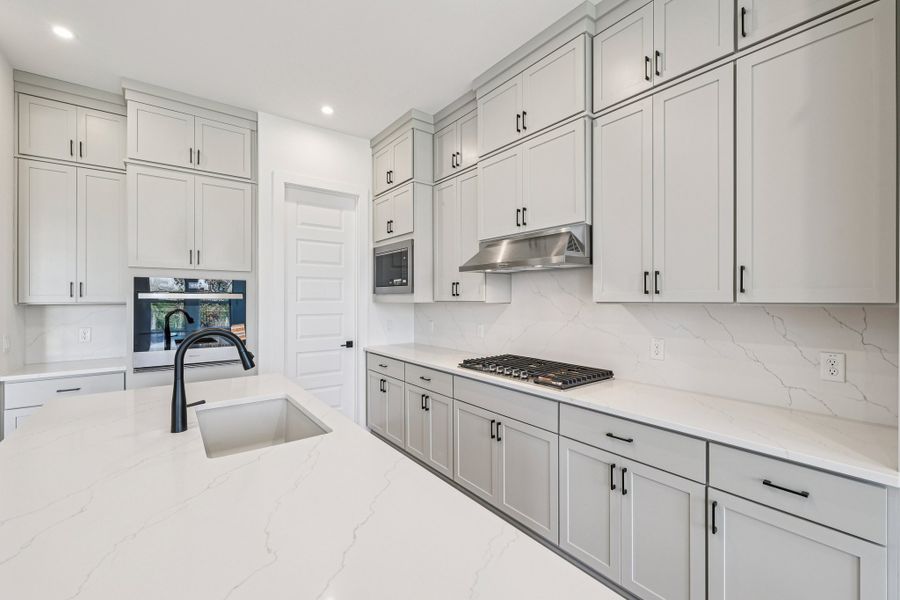 15 web or mls Robin Trail S1302 015