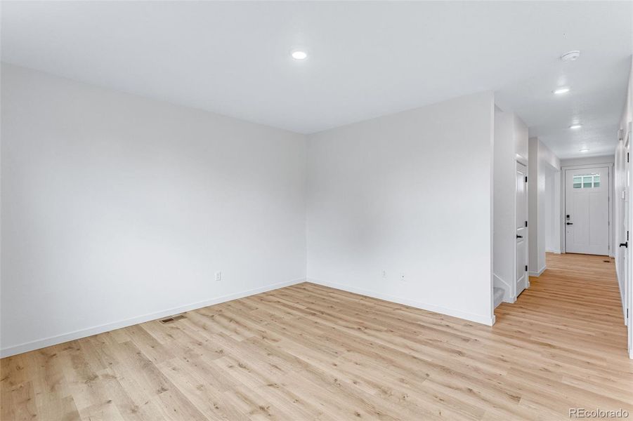 Spacious, unfurnished interior of a new home in Hansen Farm, Fort Collins (Image 16).