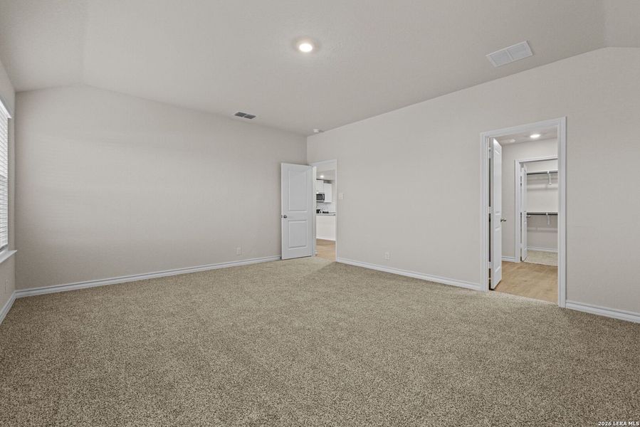 Spacious, unfurnished interior of a new home in Stonehill, San Antonio (Image 13).