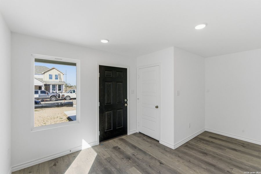 Spacious, unfurnished interior of a new home in Horizon Ridge, San Antonio (Image 13).