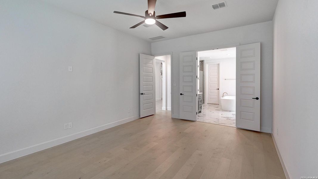 Spacious, unfurnished interior of a new home in The Dominion, San Antonio (Image 28).