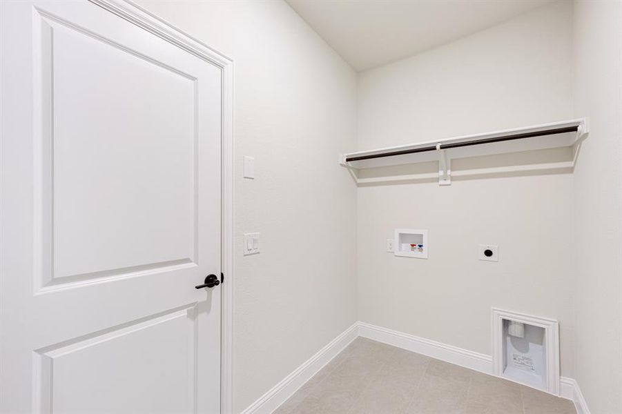 Spacious, unfurnished interior of a new home in Star Ranch, Godley (Image 24).