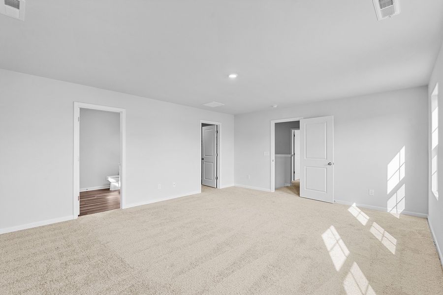 Spacious, unfurnished interior of a new home in Hanes Lake, Winston-Salem (Image 29). Spacious, unfurnished interior of a new home in Hanes Lake, Winston-Salem (Image 29).