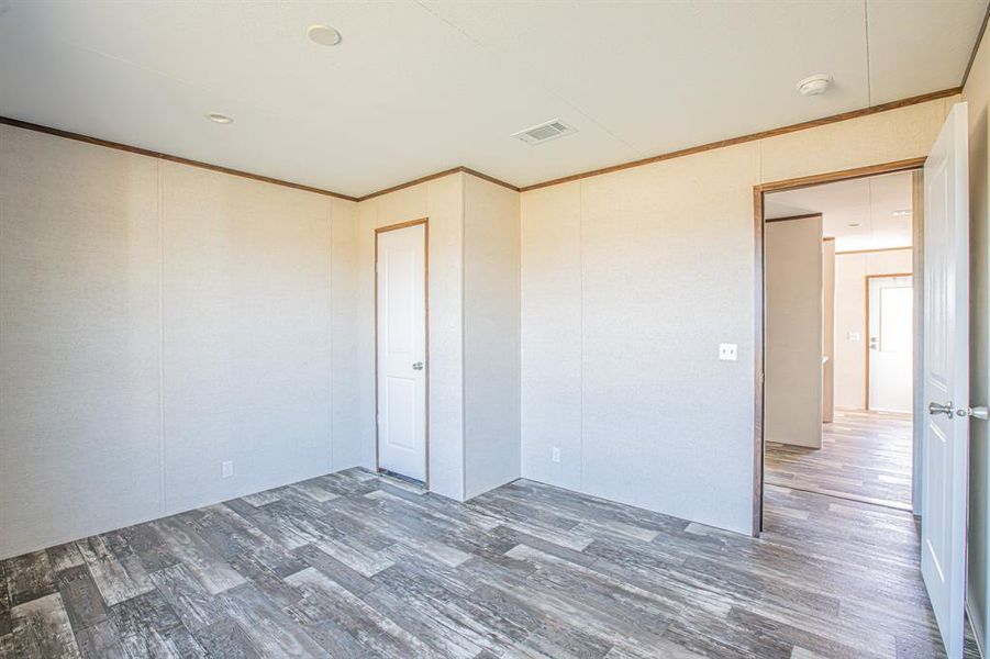 Spacious, unfurnished interior of a new home in , Bellevue (Image 22).