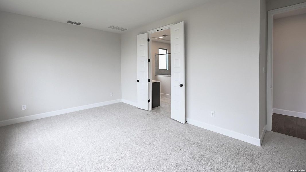 Spacious, unfurnished interior of a new home in The Parklands, Schertz (Image 20).