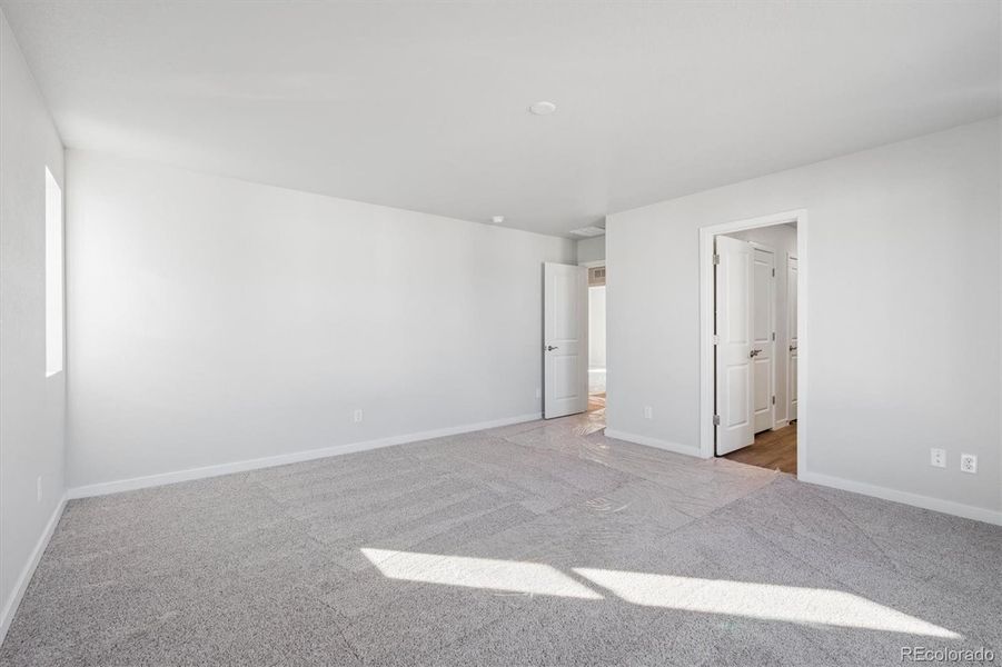 Spacious, unfurnished interior of a new home in Farmlore, Brighton (Image 12).