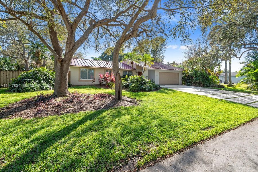 Natural landscape and outdoor views near  in Palmetto Bay (Image 25).