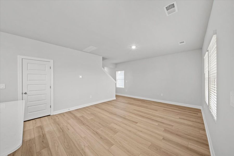 Spacious, unfurnished interior of a new home in Creek Ridge - Heritage Collection, Spartanburg (Image 12).