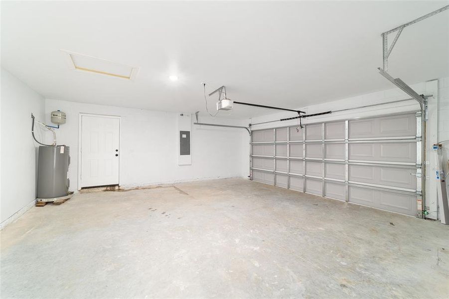 Spacious, unfurnished interior of a new home in , Dunnellon (Image 19). Spacious, unfurnished interior of a new home in , Dunnellon (Image 19).