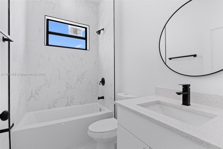 Spacious, unfurnished interior of a new home in , Lehigh Acres (Image 10).