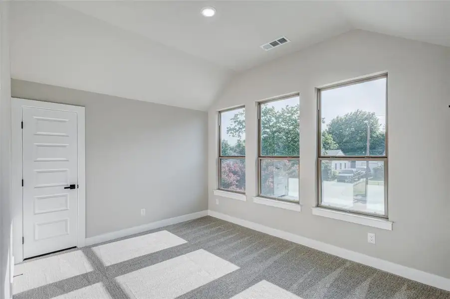 Spacious, unfurnished interior of a new home in , Irving (Image 15).