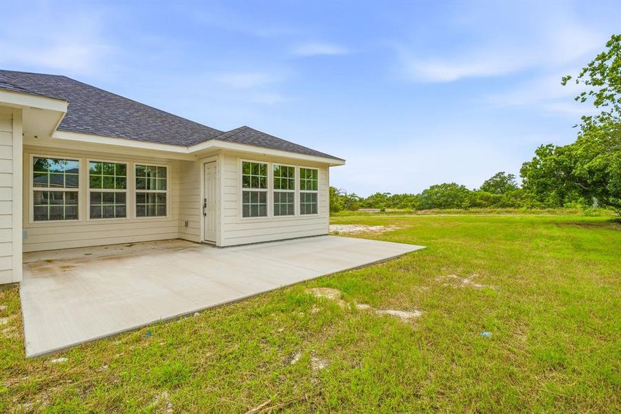 Exterior details and patio area of a home in , Weatherford (Image 3).